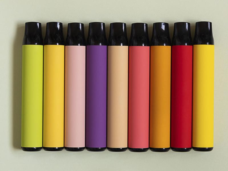 A row of e-cigarettes in different colors