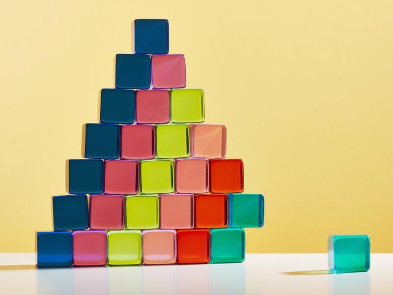 Cubes make up a triangle