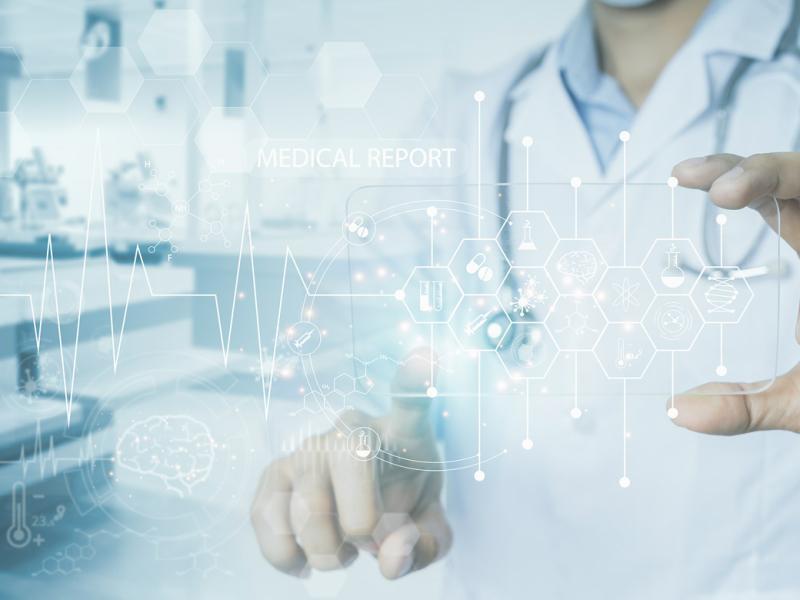 Physician uses a virtual screen or AI