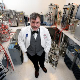 Photo of Peter Hotez, MD, PhD in a lab