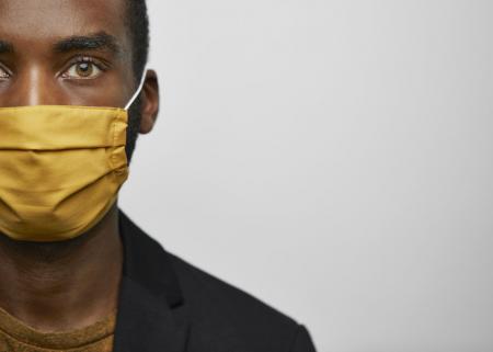 Person wearing a face mask