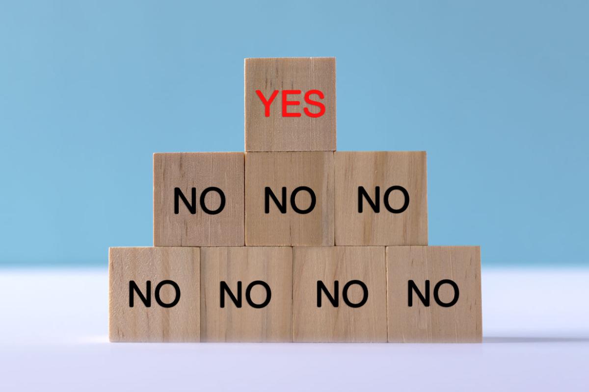 Tier of wooden blocks with the words yes and no.