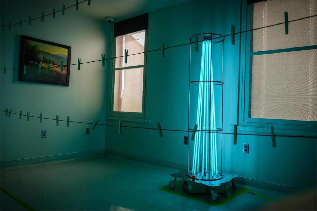 Utraviolet rays used for decontamination