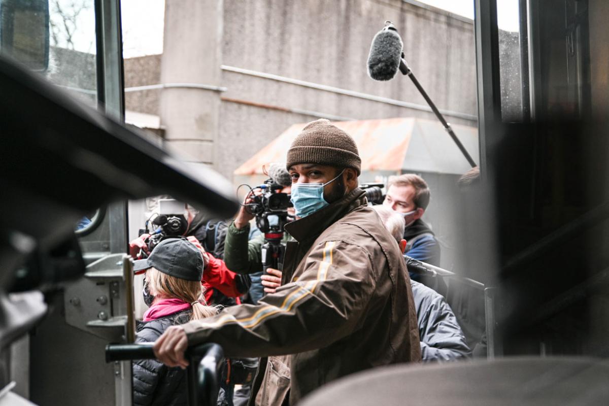 Person wearing a face mask