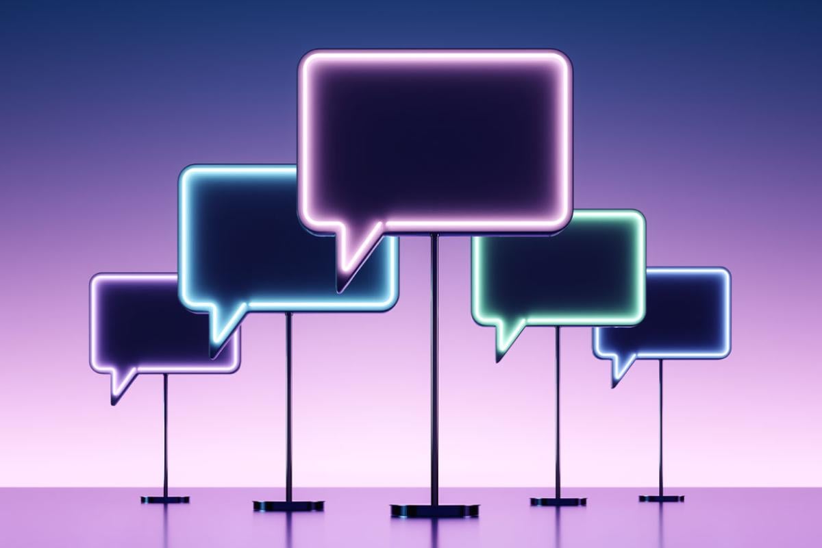 Five blank "chat" signs outlined in pink, green or blue neon against a purple gradient background.