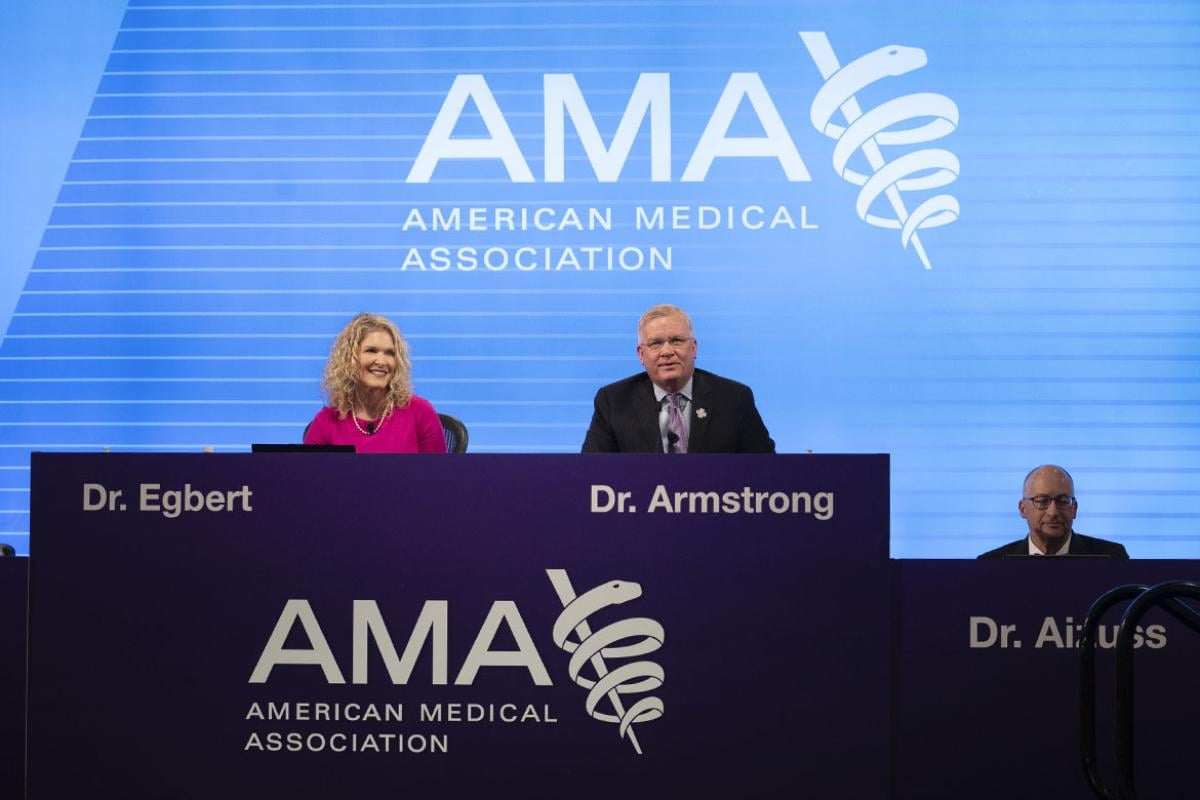 Speaker Lisa Egbert, MD, and Vice Speaker John Armstrong, MD, during opening session of 2023 Interim Meeting of HOD
