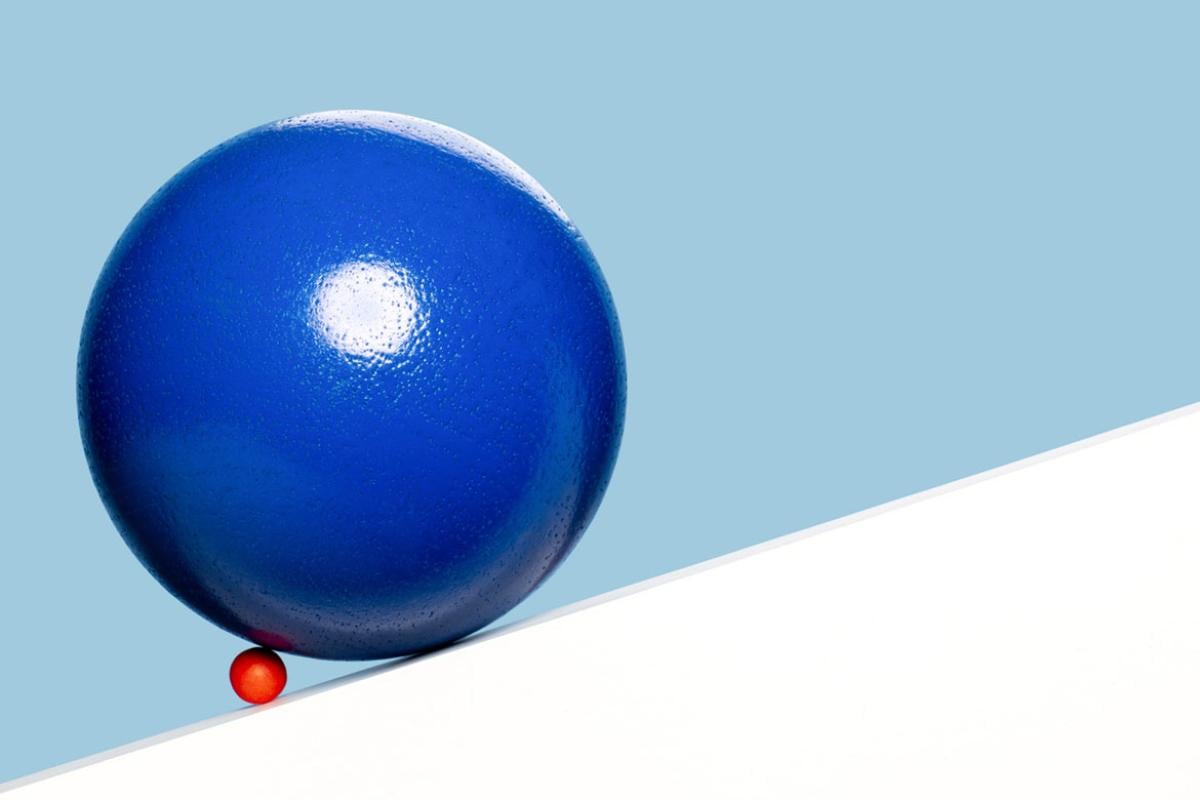 Small ball blocking much blue ball on hill