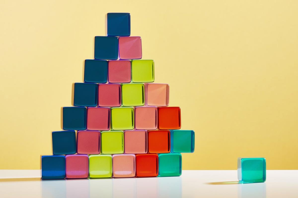 Cubes make up a triangle