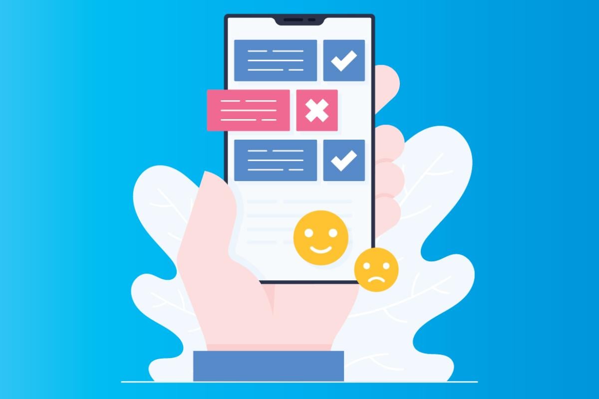 Hand holds smartphone