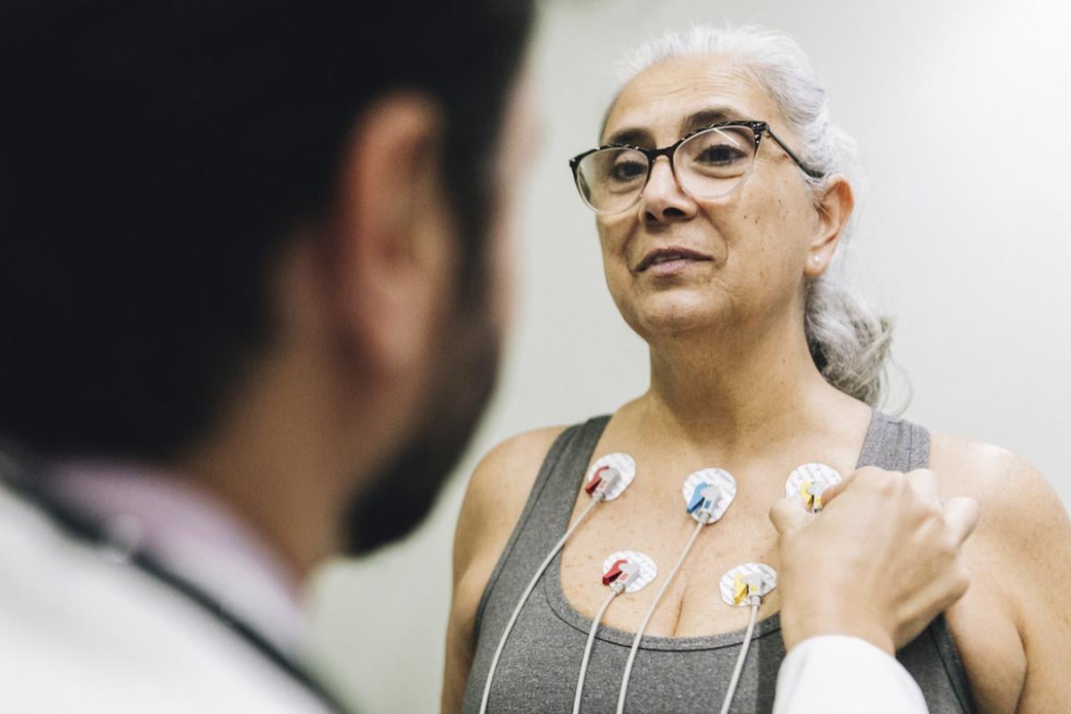 Patient talking with doctor during a cardiopulmonary stress test