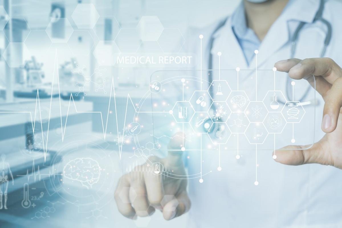 Physician uses a virtual screen or AI